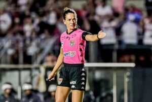 Árbitra treslagoense, Daiane Muniz, é alvo de ataque machista após jogo decisivo do Paulistão