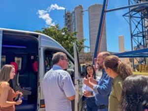 Prefeito visita unidade da Suzano e discute desenvolvimento econômico em Três Lagoas