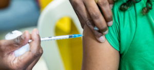 Vacinação contra a gripe será realizada na Feira Central com apoio à Campanha do Agasalho