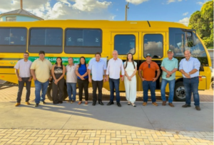 Geraldo Resende participa da entrega de praça revitalizada e novo ônibus escolar em Inocência