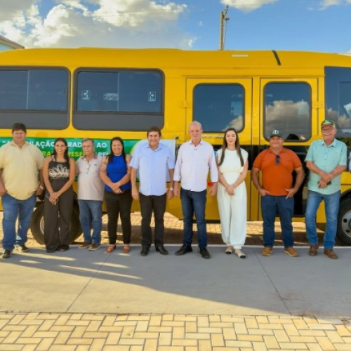 Geraldo Resende participa da entrega de praça revitalizada e novo ônibus escolar em Inocência