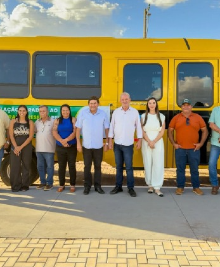 Geraldo Resende participa da entrega de praça revitalizada e novo ônibus escolar em Inocência