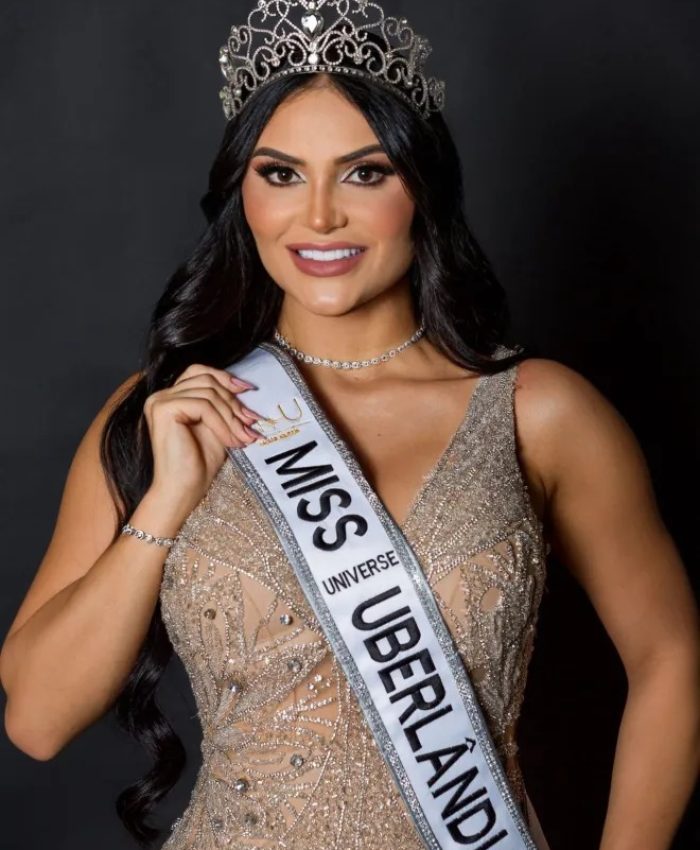 Sara Monteiro durante coroação como Miss Universe Uberlândia 2025, antes de se tornar alvo de investigação por tráfico de drogas e lavagem de dinheiro.