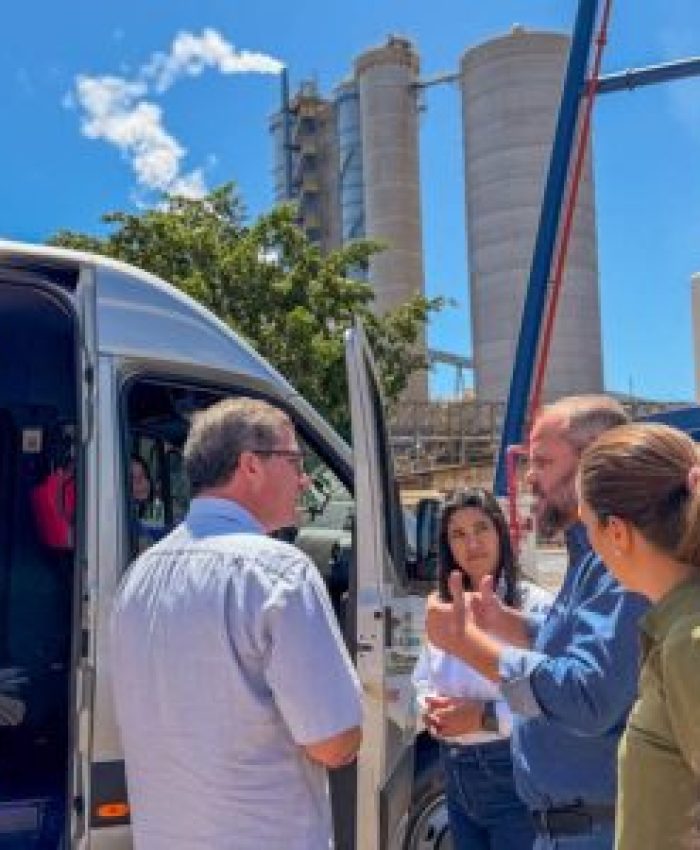 Prefeito visita unidade da Suzano e discute desenvolvimento econômico em Três Lagoas