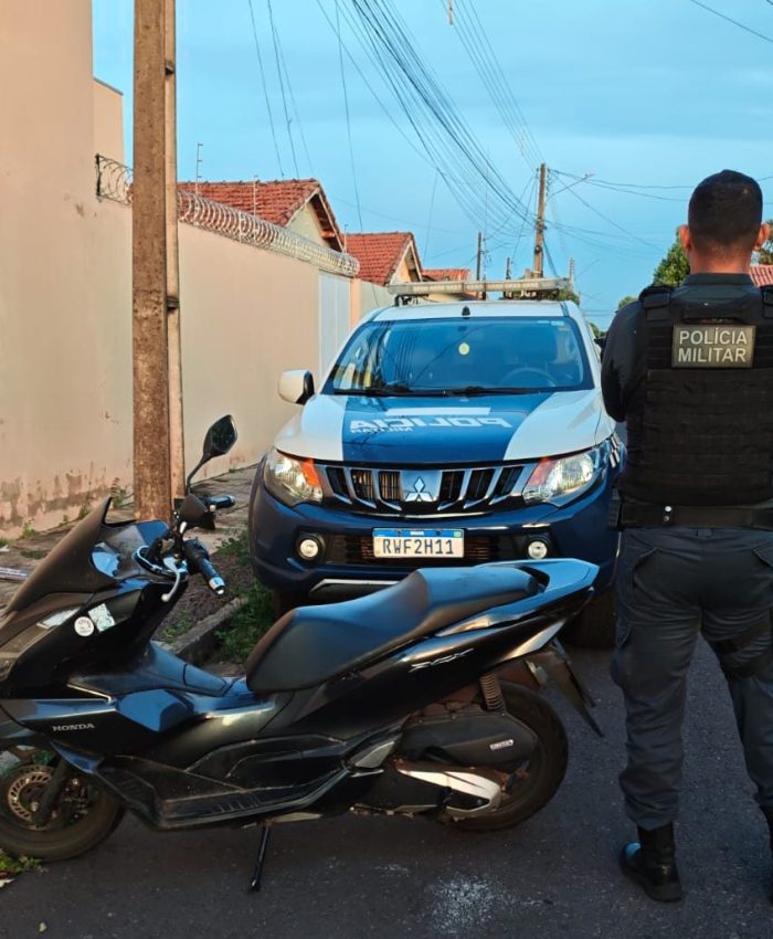 Polícia Militar recupera motocicleta furtada em ação rápida após denúncia